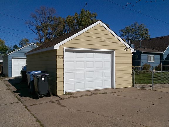 3rd image of 4627 Russell Ave N