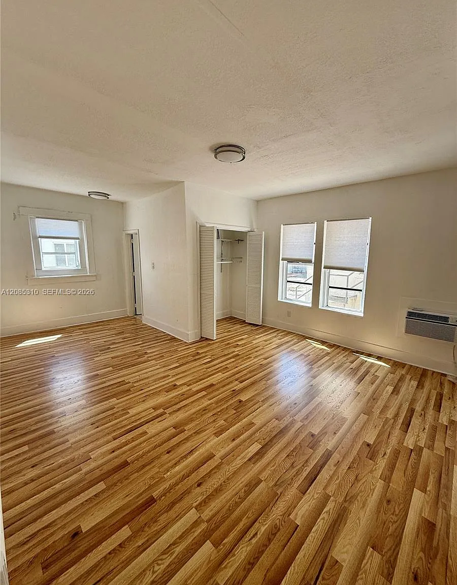 1319 Meridian Ave — Photo 1