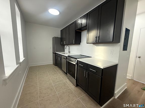 3rd image of 575 Bank St