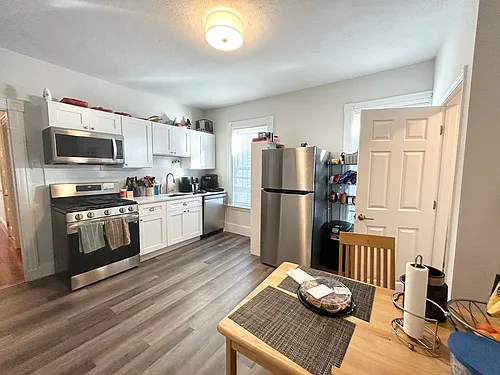 151 E Cottage St #3R Photo 1