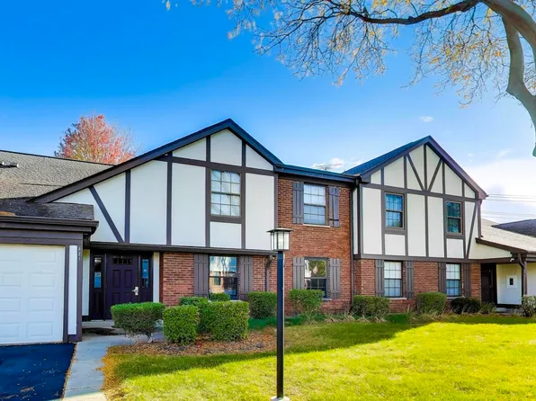 321 Woodbury Ct APT D2, Schaumburg, IL 60193