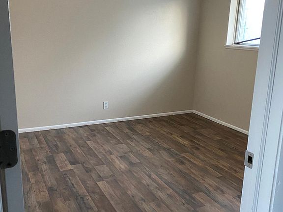 3rd image of 5045 W Royal Ann Dr