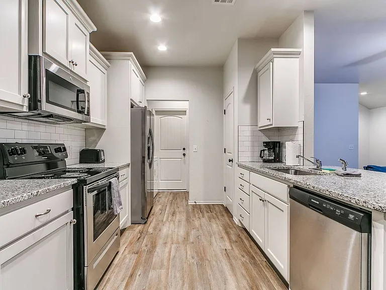 436 Chalk Hill Ct — Photo 9