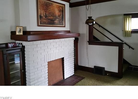 3rd image of 2071 Wyandotte Ave