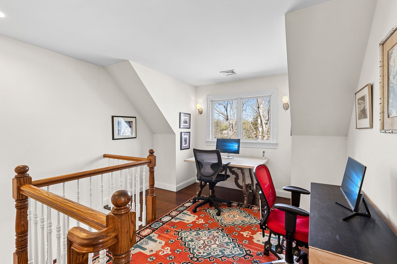 Second floor study/office space