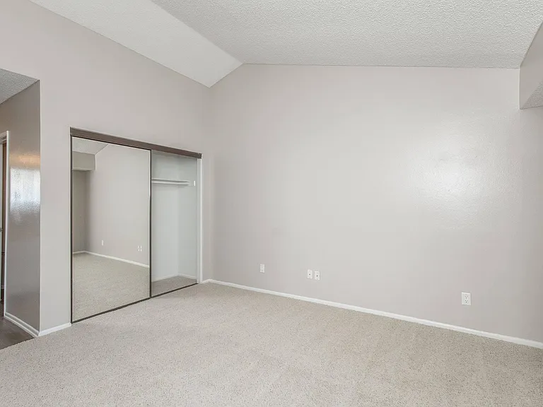 Oak Tree Court Apartment Homes — Photo 18
