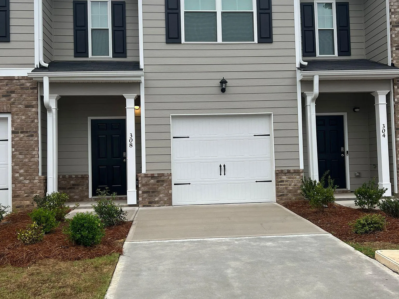 3 bed, 2.5 bath, 1435 sqft, $1,895 — Photo 1
