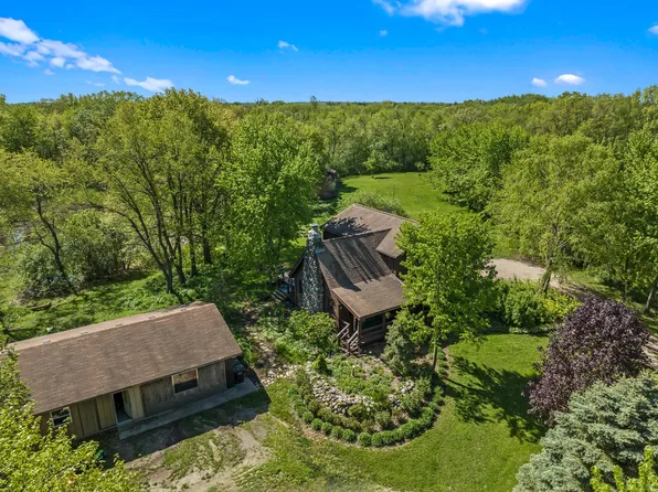 N1588 Center DRIVE, Genoa City, WI 53128