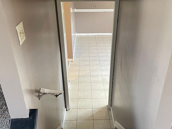 4th image of 435 Carol Ln