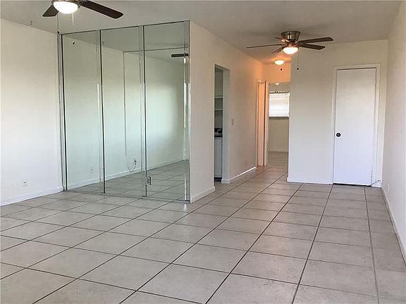 4th image of 455 Golden Isles Dr APT 307