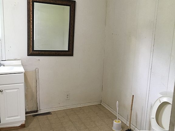 4th image of 807 Broadway Ave