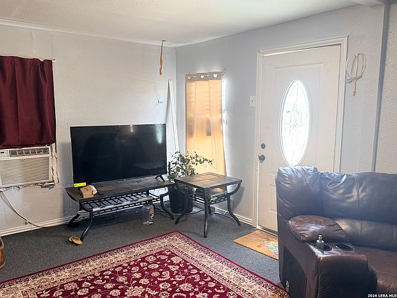 3rd image of 123 W Mitchell