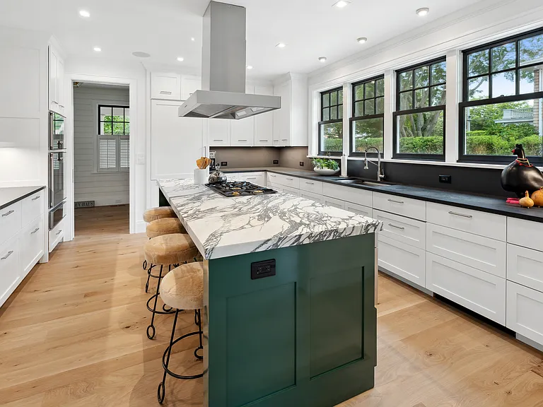 170 Meeting House Ln — Photo 10