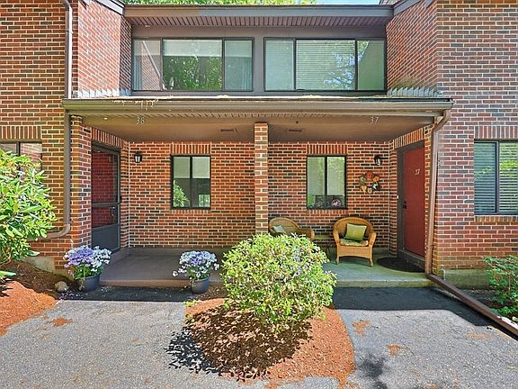 2nd image of 38 Highwood Dr Unit 38