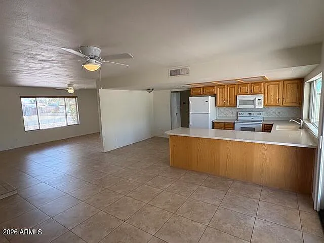 3 bed, 2.0 bath, 1672 sqft, $2,750 — Photo 4