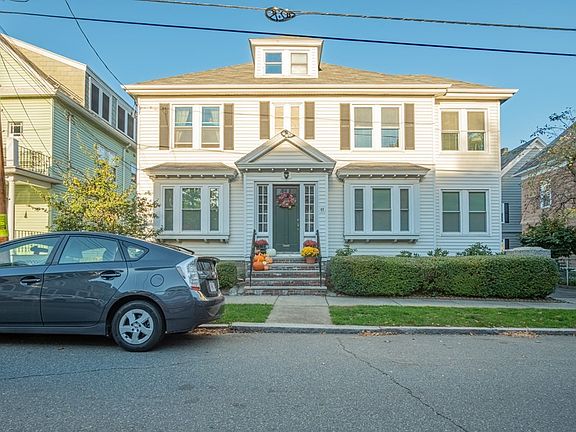 4th image of 49 Hathorne St #B