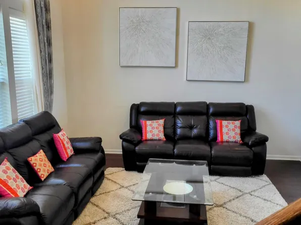 861-0 Lewisburg Ln, Aurora, IL 60504