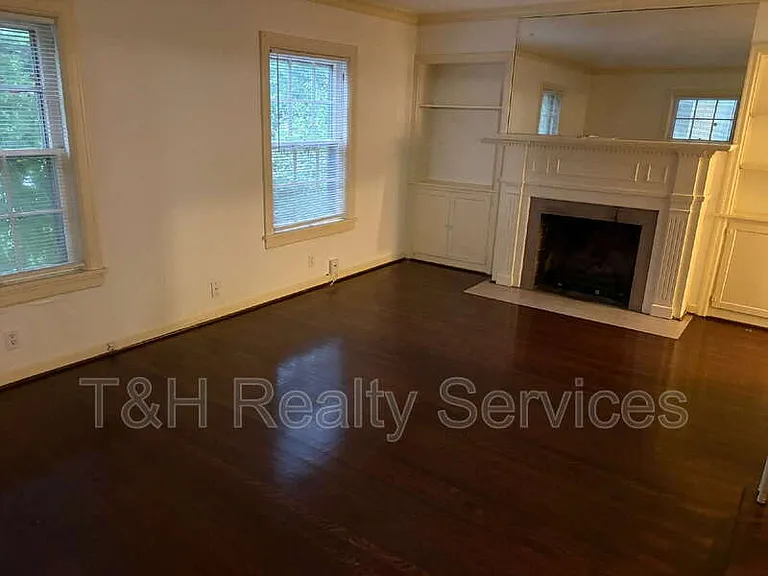 6061 N Park Ave — Photo 4