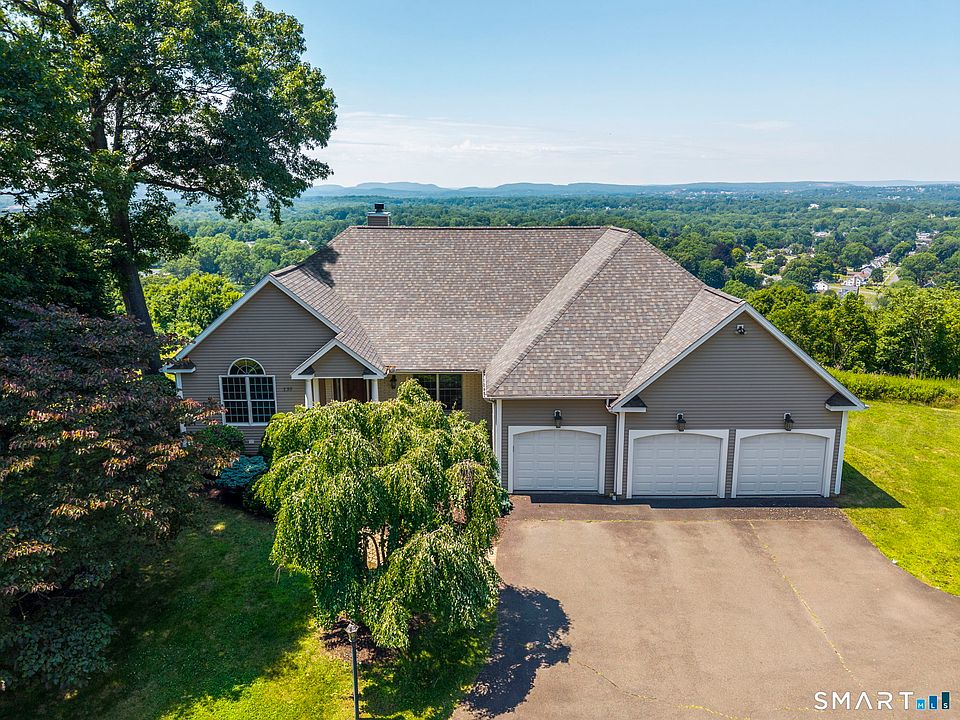 1st image of 135 Cedarwood Lane