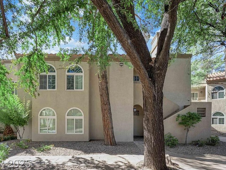 2nd image of 3145 E Flamingo Rd APT 1028