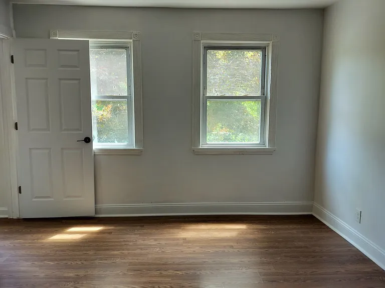 797 Passaic Ave — Photo 2
