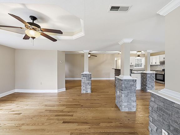 3rd image of 1056 River Rd