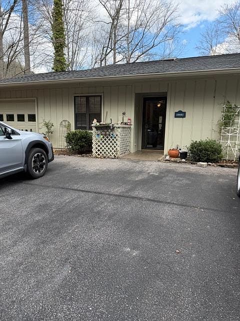 701A Oak Dr