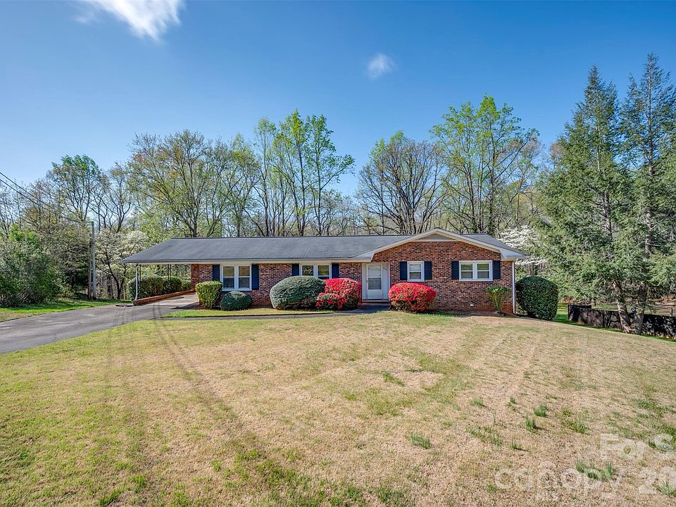 1st image of 215 Windover Dr