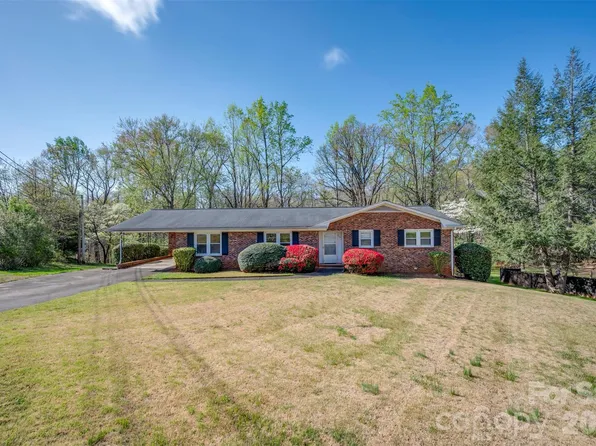 215 Windover Dr, Forest City, NC 28043