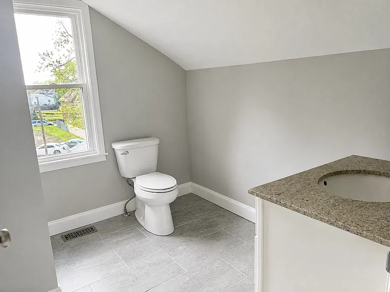 374 S Harris Ave — Photo 19