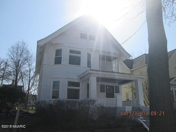 2nd image of 822 Cass Ave SE