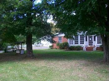2nd image of 3305 Leonard Rd