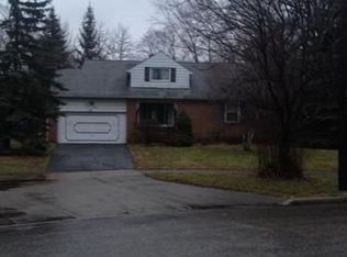 1517 Parkhill Rd, Cleveland Heights, OH 44121