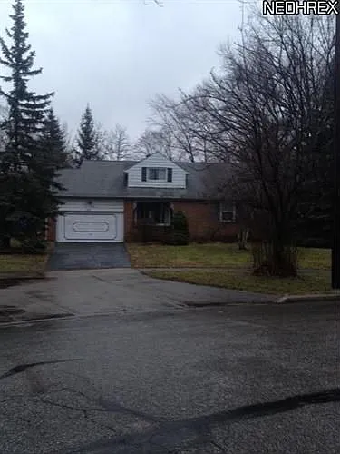 1517 Parkhill Rd photo 1