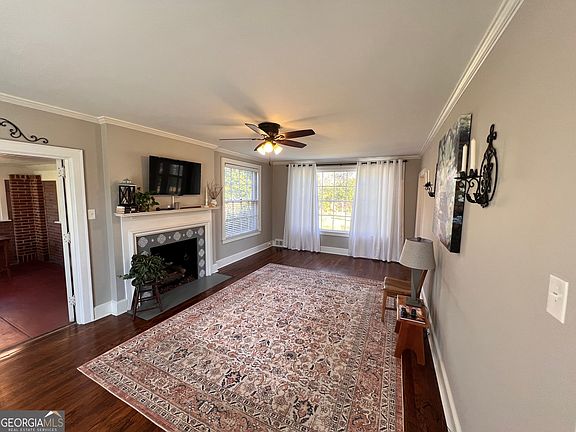 2nd image of 105 Lacross St