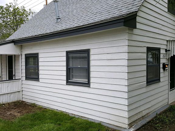 2nd image of 212 7th St W