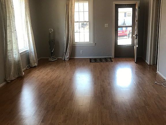5th image of 1409 E Fairoaks Ave