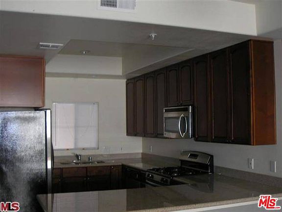4th image of 429 S Saint Andrews Pl #3