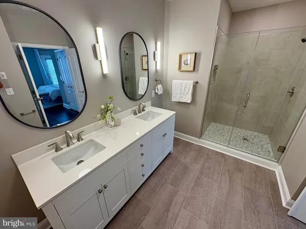 303 Redland Blvd APT 201, Rockville, MD 20850