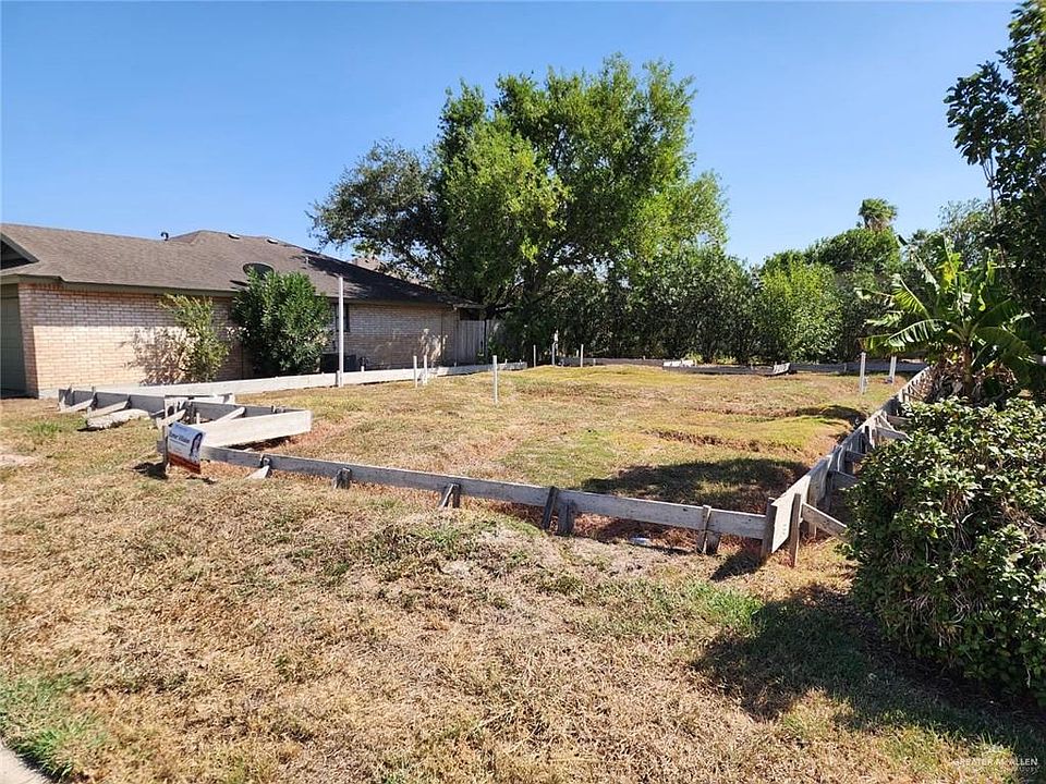 1st image of 135 Willow Cir