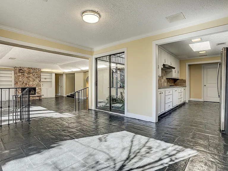 5203 Braesvalley Dr — Photo 7
