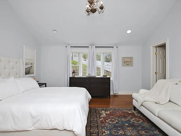 3rd image of 197 Wilton Rd
