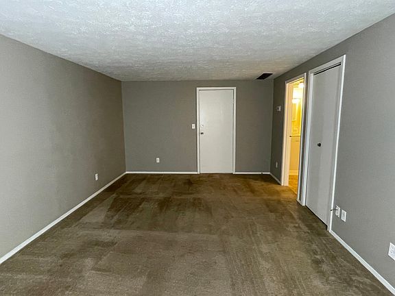 3rd image of 1625 Villa South Dr