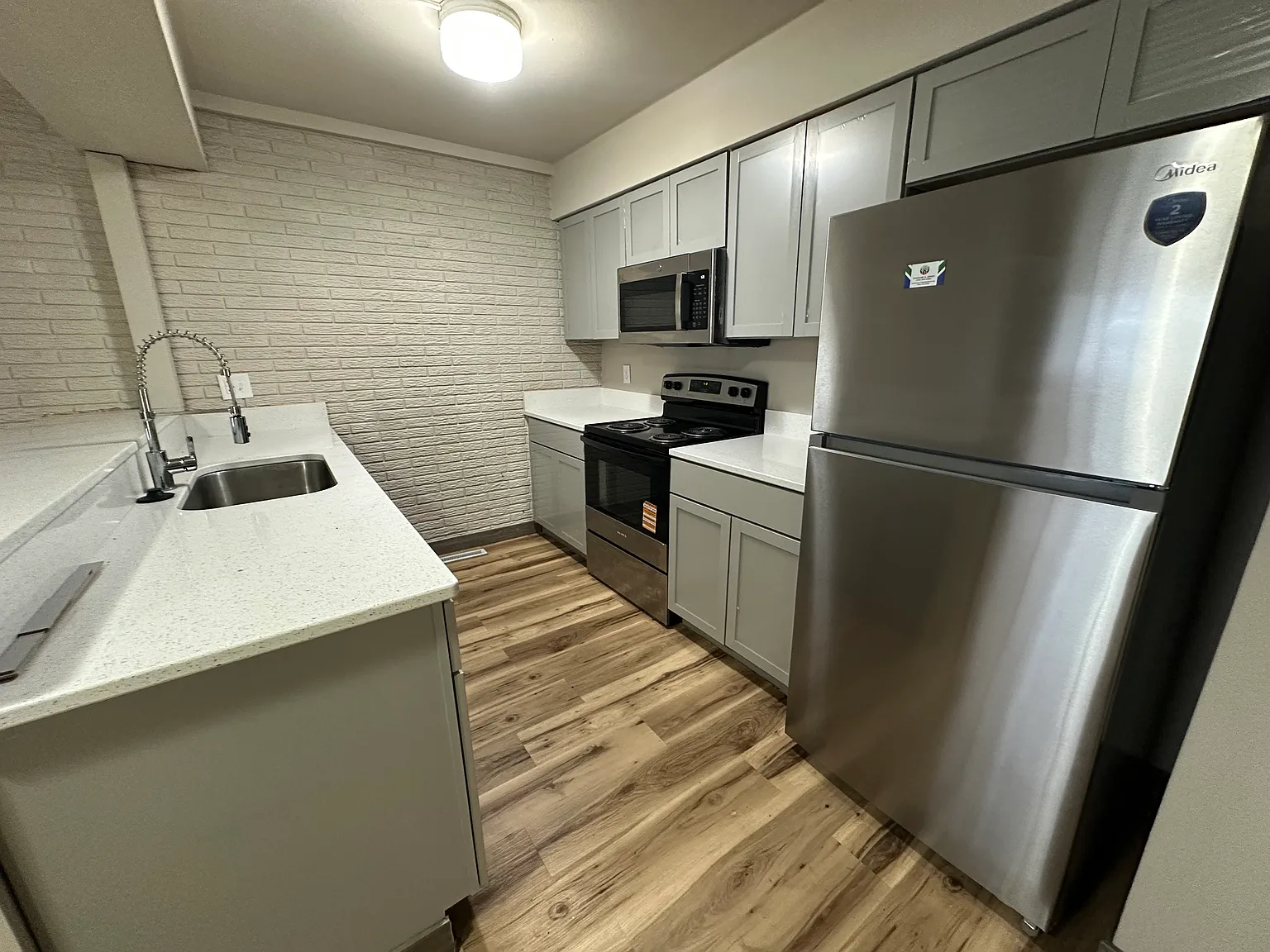 2 bed, 815 sqft, $1,300 — Photo 3