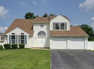 649 Loxley Dr, Toms River, NJ 08753