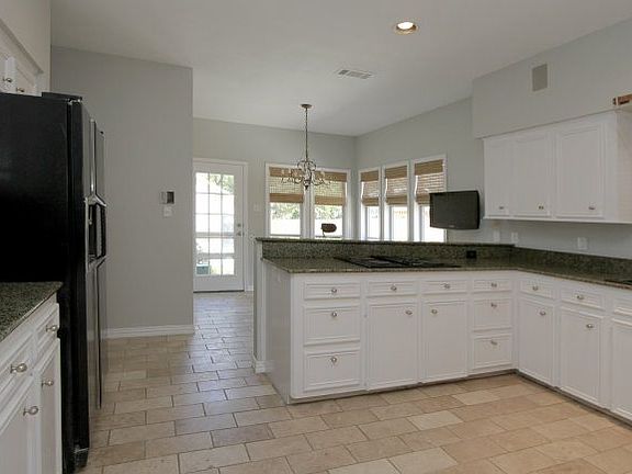 4th image of 329 Normandy Ave