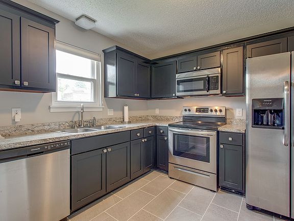 5th image of 715 Clearwater Ct