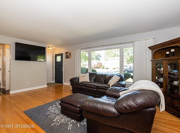 2nd image of 10429 S Knox Ave