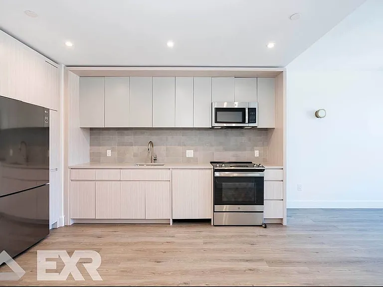 210 Clarkson Ave #603 — Photo 3