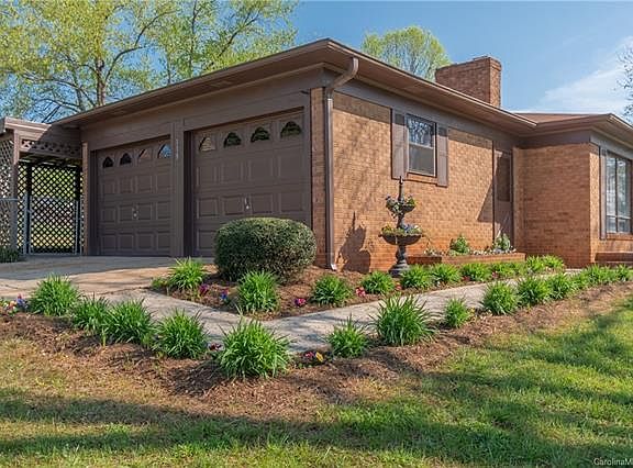 2nd image of 139 Whitney Ln